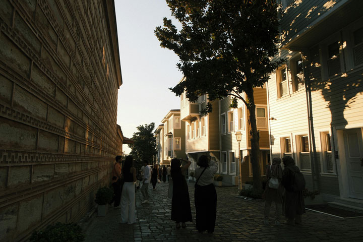 Original Crowded Scene